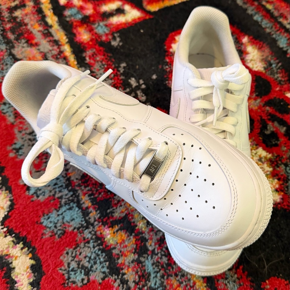 Nike Air Force 1 Low – Triple White | Men’s 8.5 / Women’s 10 | Clean Pair